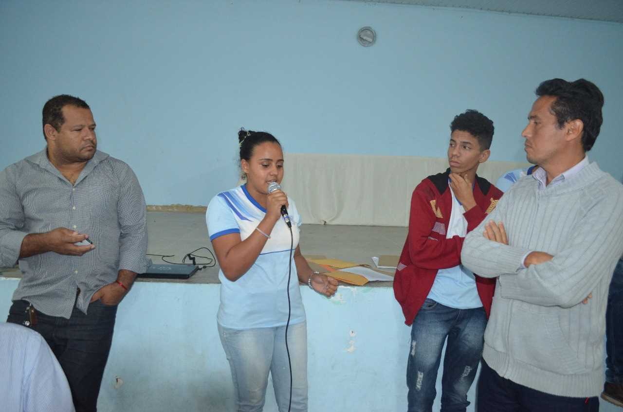 Prefeito Oziel participa de bate papo com alunos do CMC